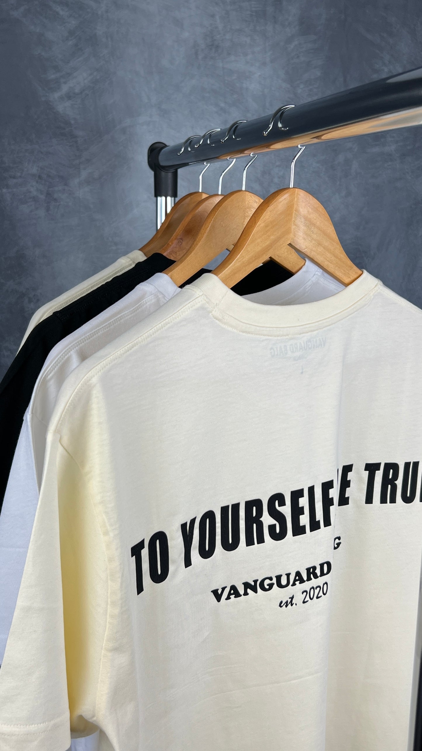 "TO YOURSELF, BE TRUE" - Short Sleeve T-shirt